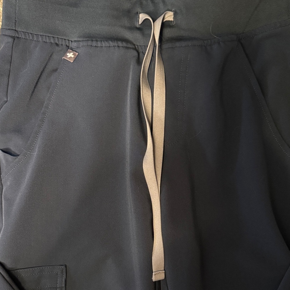 Figs Woman’s Dark Harbor blue Jogger Scrub Pants Tall - Picture 2 of 3